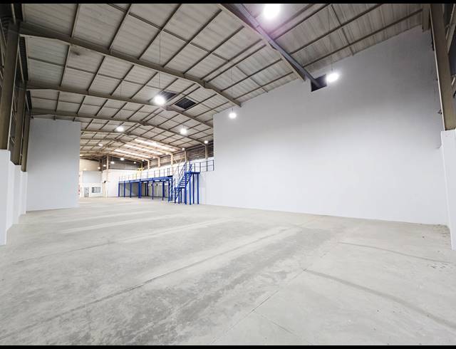 2,842M² WAREHOUSE FOR SALE IN NORTH RIDING